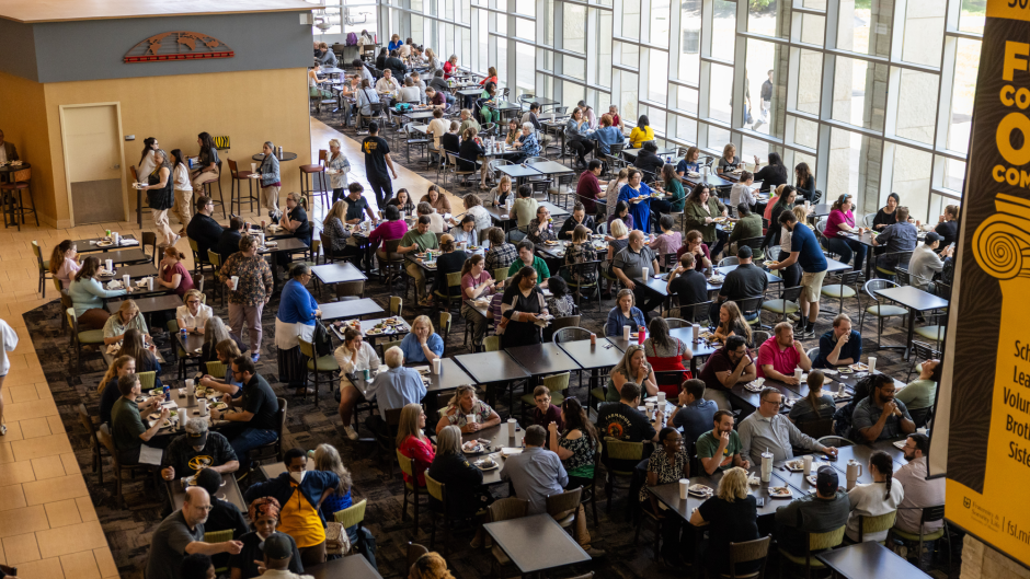 Crowd at lunch